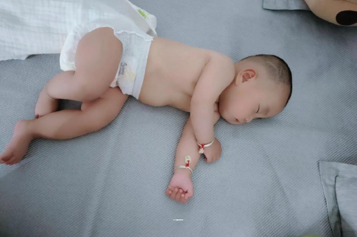 汶上几个月宝宝会抬头